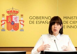 El éxito del Miura 1 atrae a la ministra hasta el Arenosillo para transmitir el «orgullo» del Gobierno y recordar su apoyo al proyecto