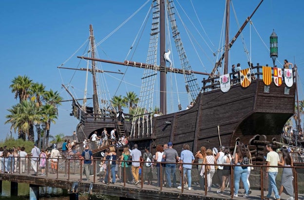 Cola para subir a los barcos
