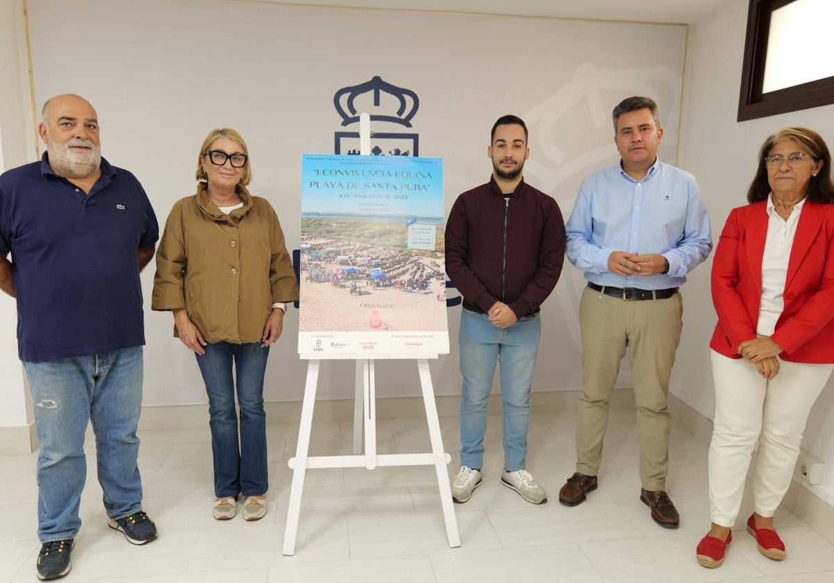 La presentación de la jornada de convivencia equina en la playa de Santa Pura