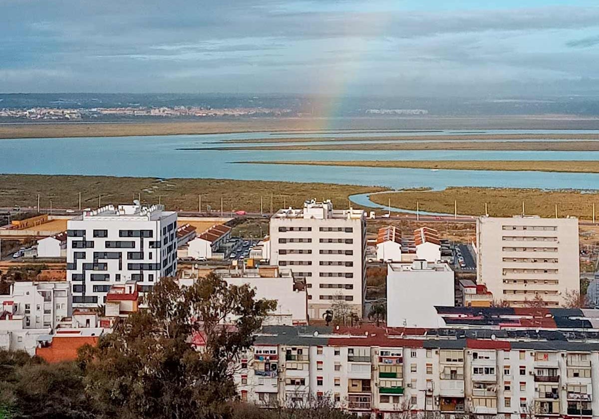 Arcoiris sobre el estuario del Odiel