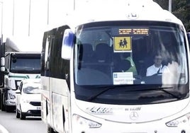 Las empresas de transporte escolar seguirán prestando servicio tras sentarse con la Junta