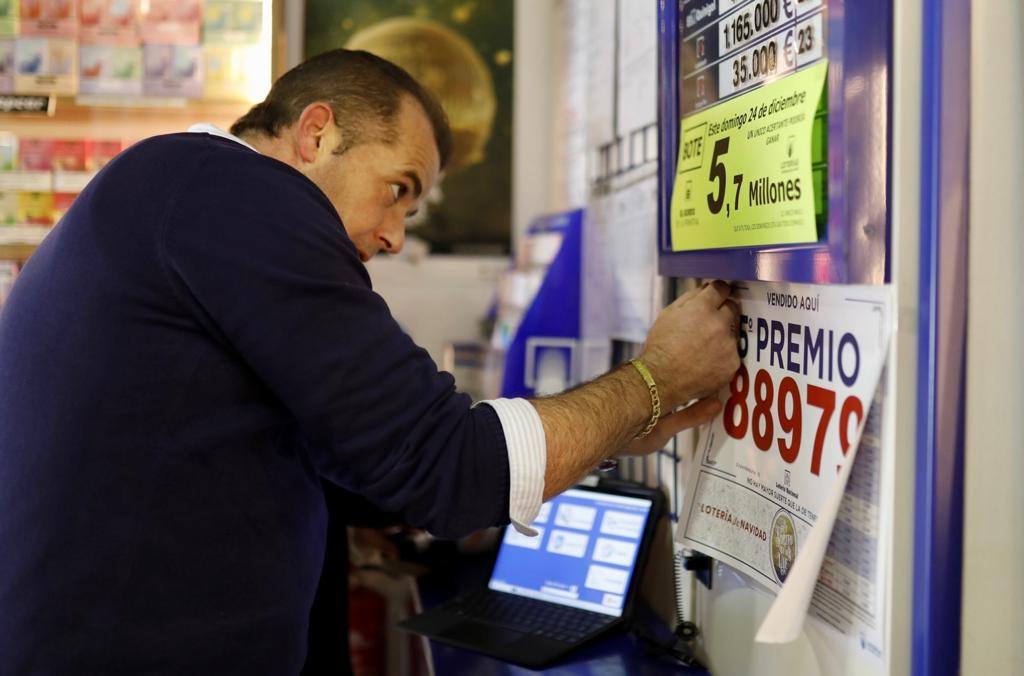 Las mejores imágenes que ha dejado en Huelva el sorteo de Lotería de Navidad 2023