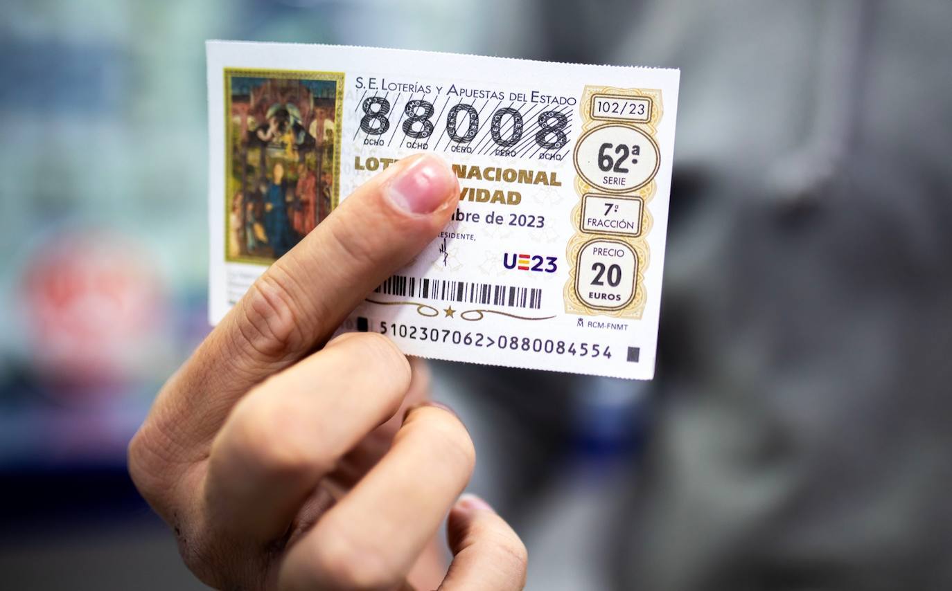 Las mejores imágenes que ha dejado en Huelva el sorteo de Lotería de Navidad 2023