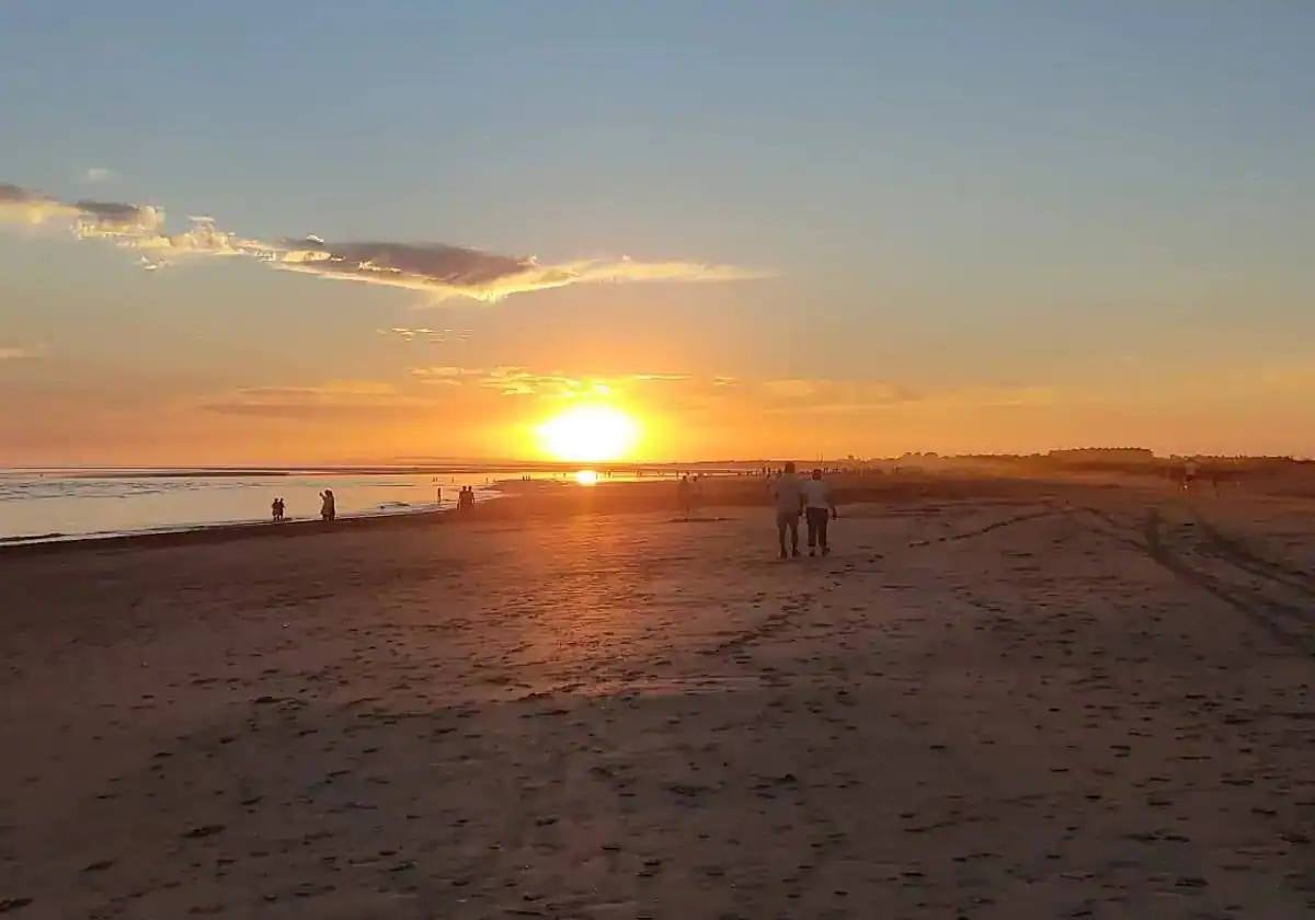 Playa de Huelva al atardecer