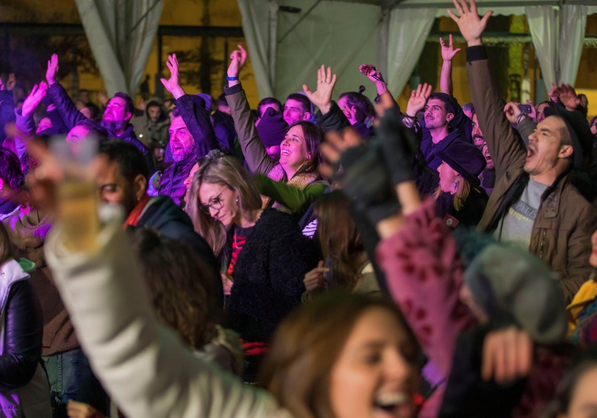 Ambiente en un concierto en el parque Alonso Sánchez por las fiestas de San Sebastián