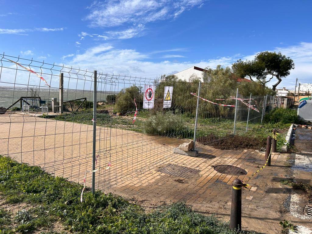 Este es el peligroso estado de los accesos a la playa de El Portil