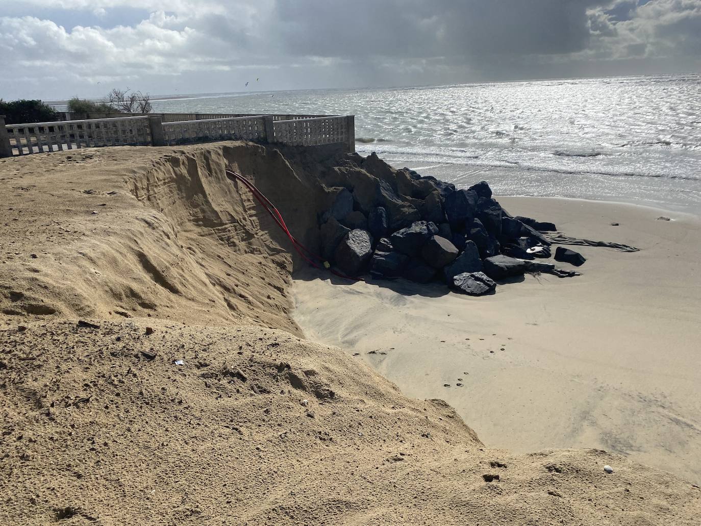 Este es el peligroso estado de los accesos a la playa de El Portil