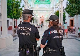 Acusan al equipo de gobierno de Almonte de reducir la presencia policial en un 40 por ciento