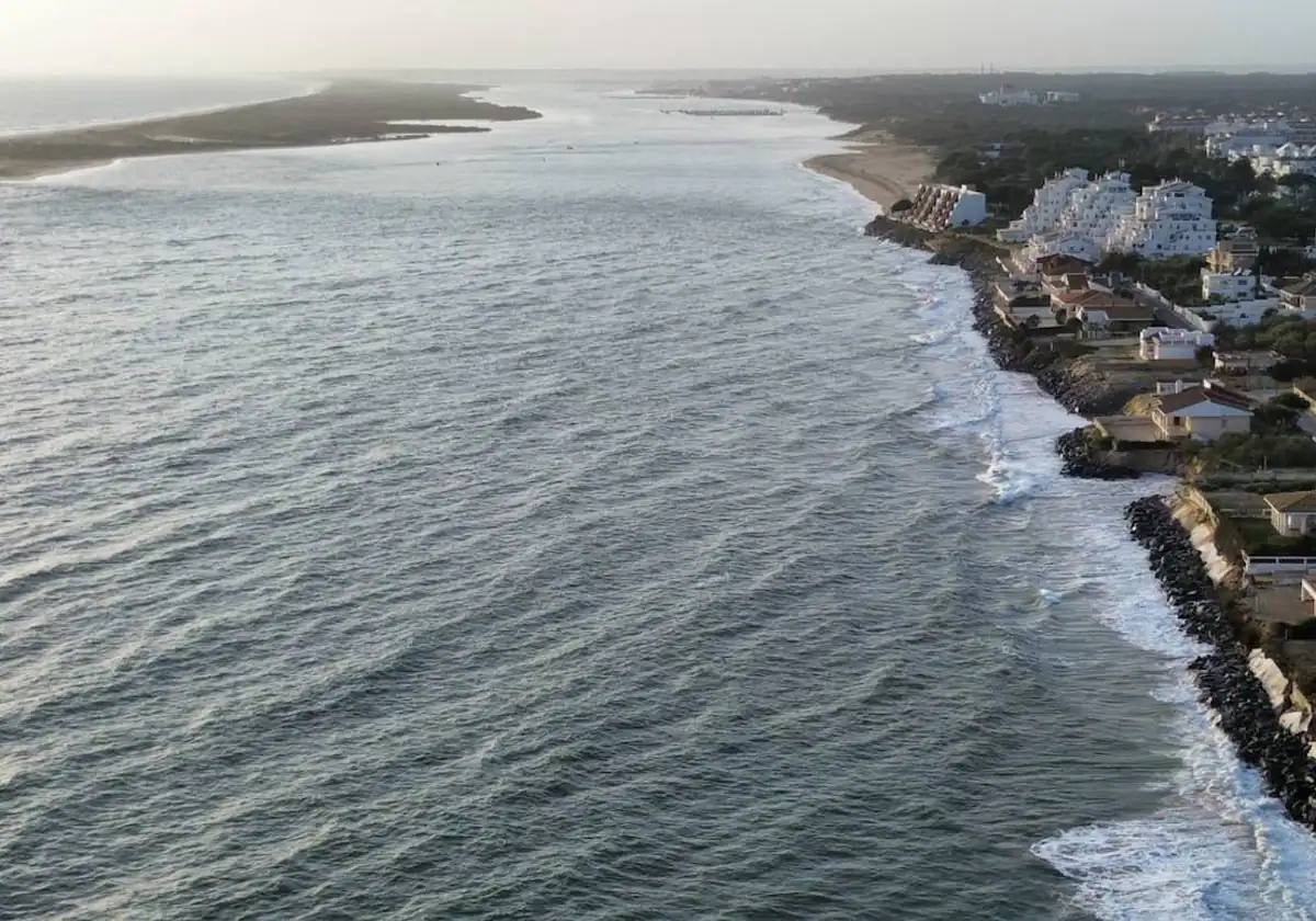 La pleamar en la playa de El Portil hace sólo unos días.