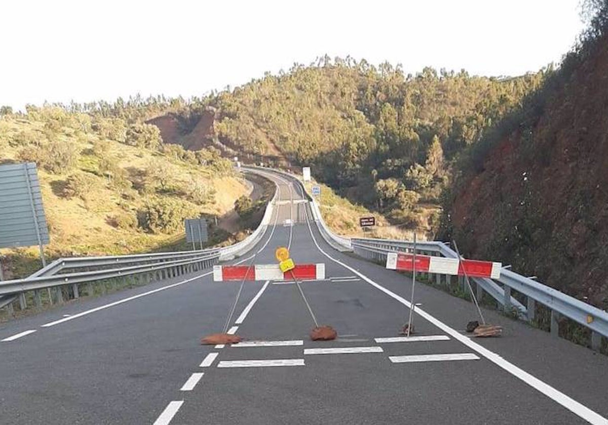 Accesos cortados en la frontera de Huelva con Portugal en una imagen de archivo