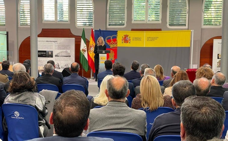 Imagen principal - Pedro Fernández ha elogiado las condiciones personales y profesionales de María José Rico en el acto de esta tarde
