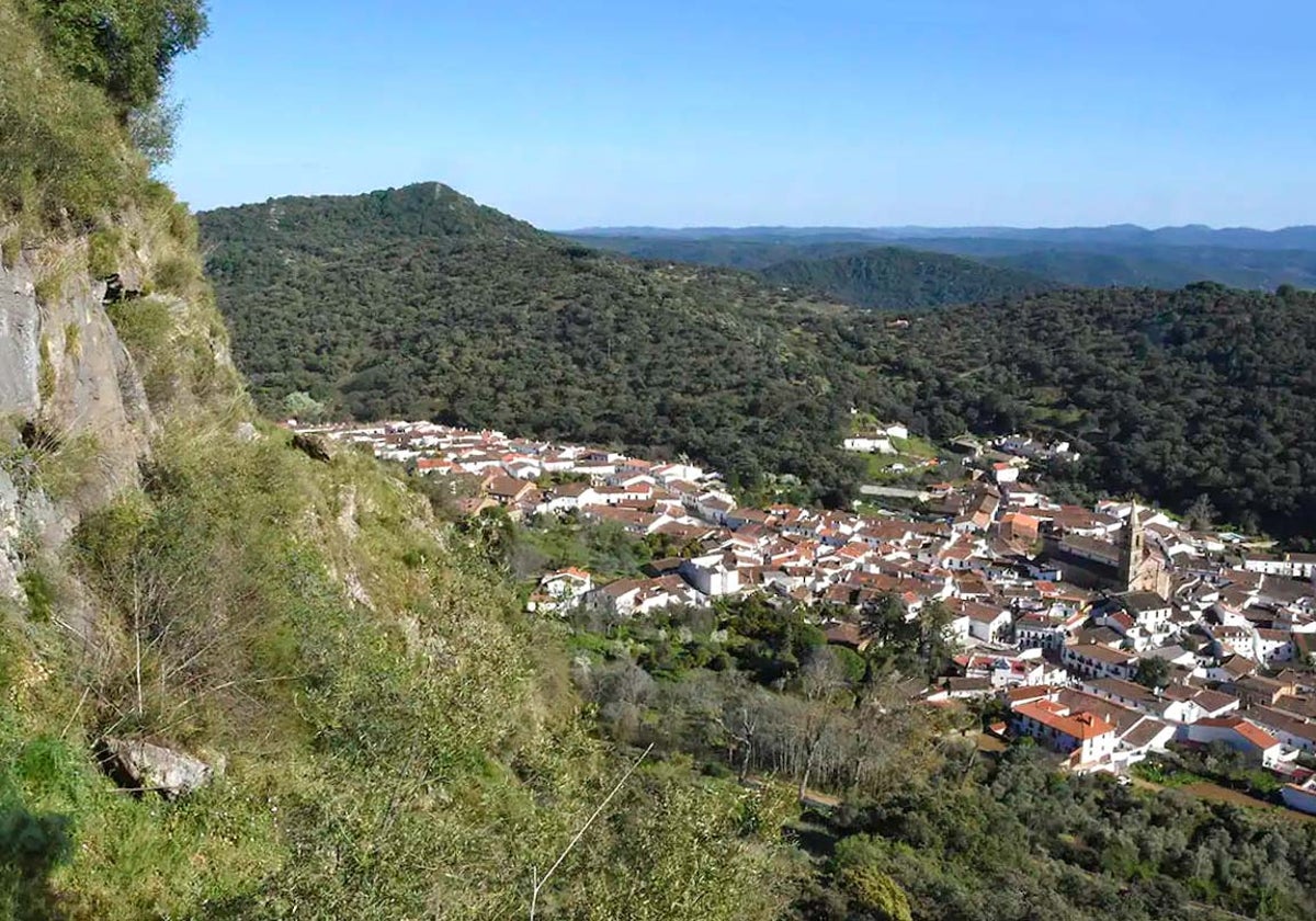 Vista de Alájar desde la Peña de Arias Montano