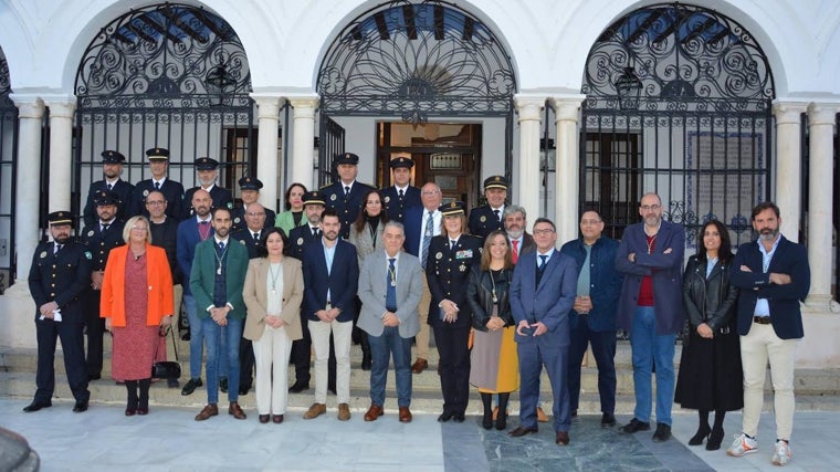 El Ayuntamiento de Almonte condecoró a los miembros de la Policía Local