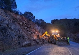 Reabren al tráfico la carretera HU-6106 en Nerva tras el desprendimiento de un talud
