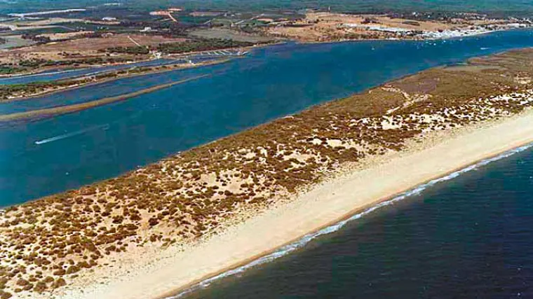 Un tramo de la Playa de Nueva Umbría, en la Flecha de El Rompido