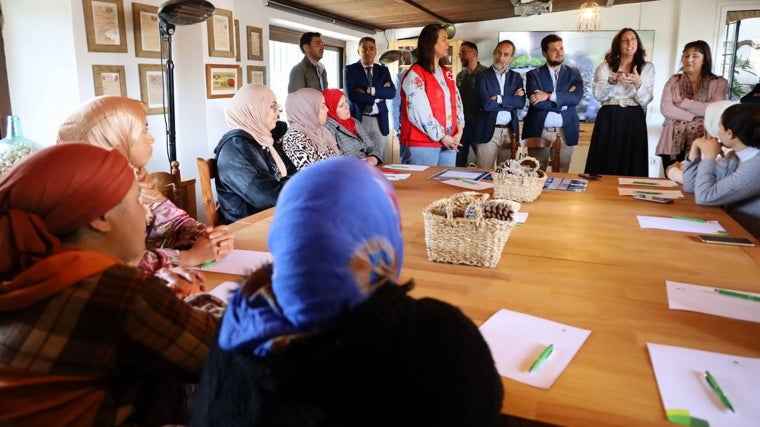 La consejera, en su visita al taller impartido