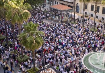 Multitudinaria respuesta de los onubenses a la exigencia del AVE a Huelva