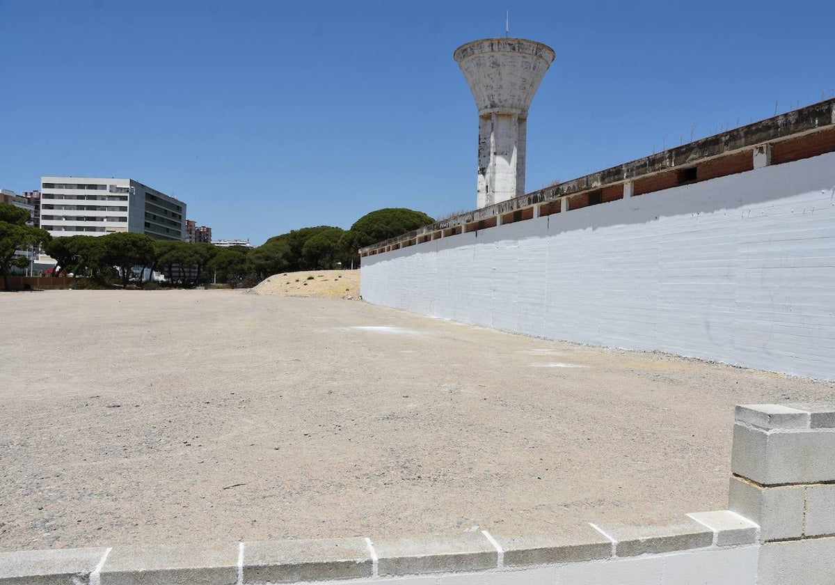 Entra en funcionamiento como bolsa de aparcamientos la parcela situada junto al depósito de agua en Punta