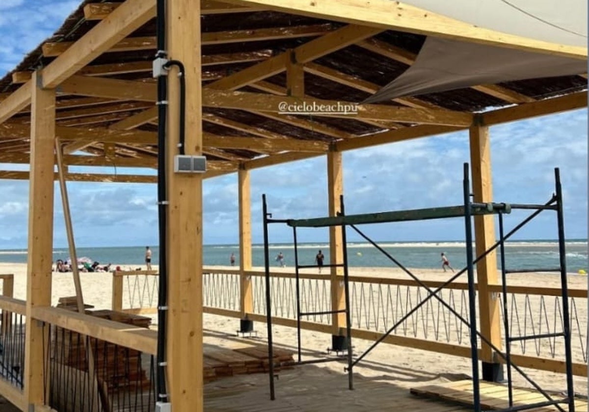 Estado del chiringuito Cielo Beach en los días previos a la apertura