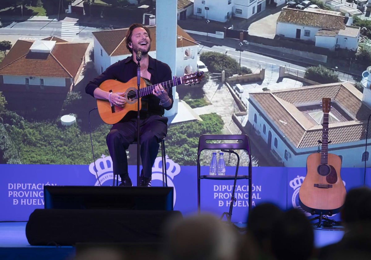 Manuel Carrasco, este jueves noche, en su actuación en La Rábida