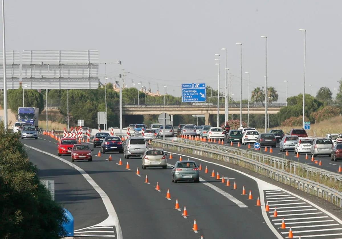 La A-49 con la modificación de direcciones los fines de semana de verano