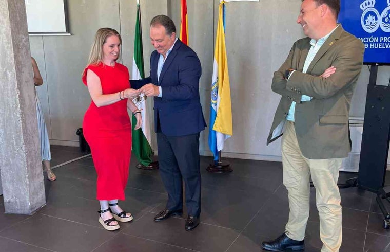 La Diputación entrega los 32 proyectos y memorias del PFEA a 17 ayuntamientos de la provincia