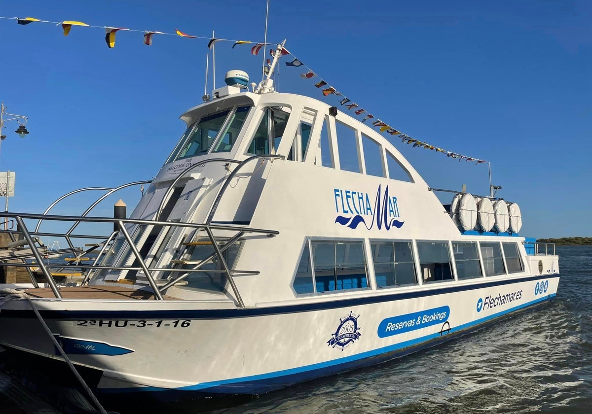 Ferry de la empresa Flecha Mar para cruzar a la Flecha de El Rompido, en Huelva