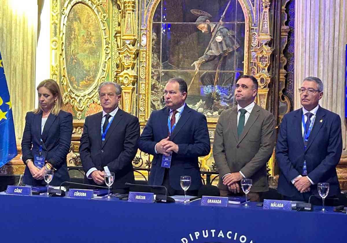 El presidente Toscano (centro), ha participado en la Comisión de Diputaciones, Cabildos y Consells Insulares de la Federación Española de Municipios y Provincias (FEMP).