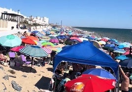 Masificación en las Playas de Huelva: así estaba Matalascañas este fin de semana