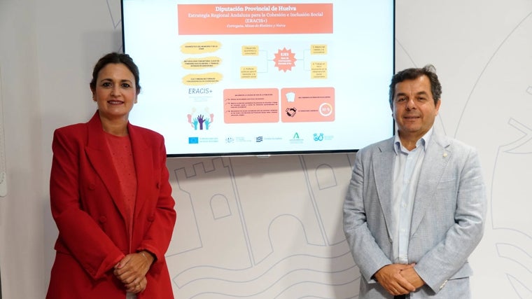 Carmen Díaz y José Manuel Borrero presentado las ayudas sociales del Eracis+ en la provincia de Huelva