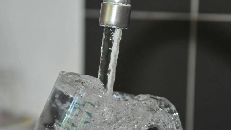 Detectan diferencias de hasta el 31% en las tarifas del agua de las tres principales suministradoras de Huelva