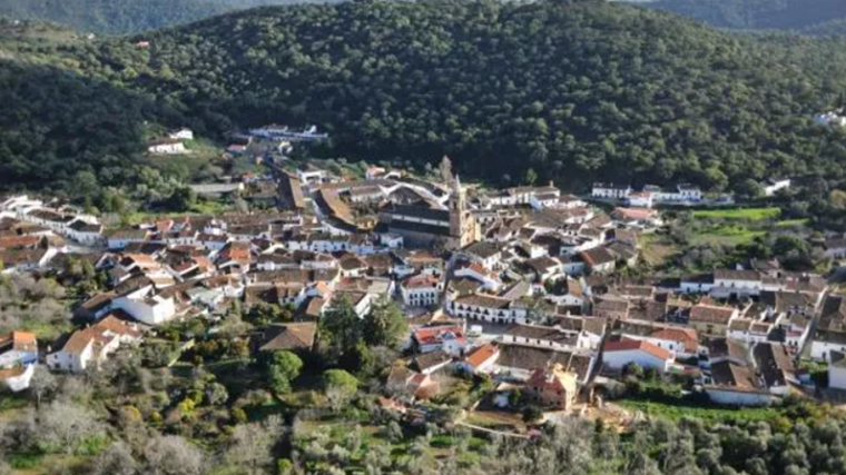 Vista aérea del pueblo de Cortelazor