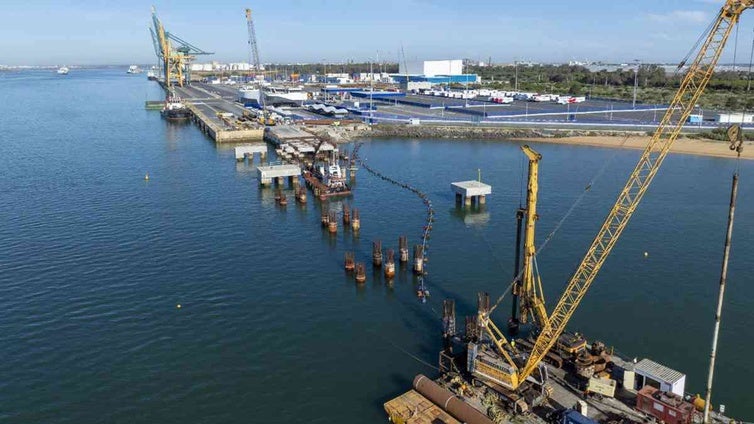 El Puerto prevé finalizar la doble rampa para carga rodada antes de que finalice el año