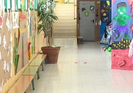 Fumigación especial para evitar la presencia de cucarachas en los colegios de Aljaraque