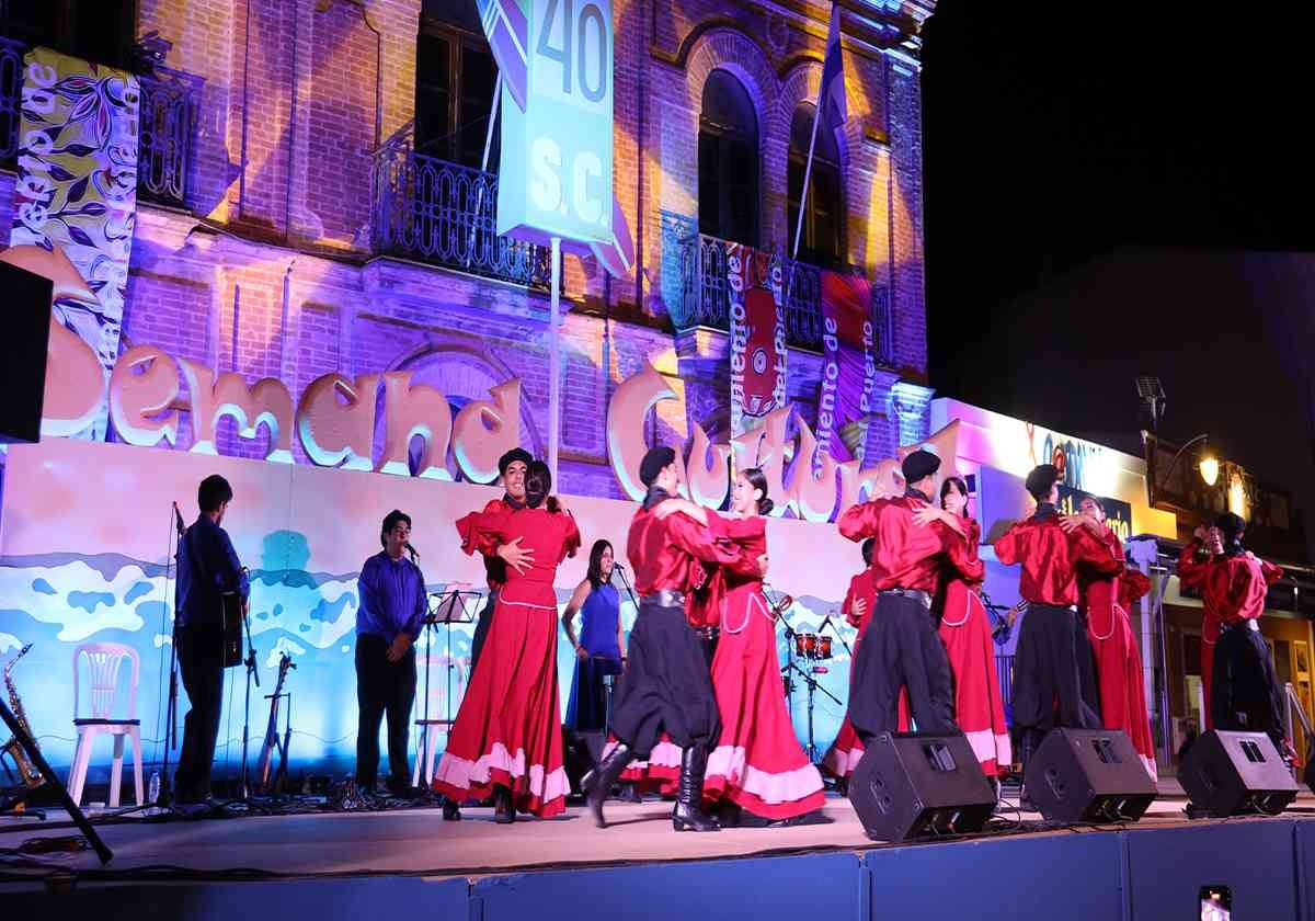 El Ballet Folclórico del Bío Bío de Chile, sobre el escenario