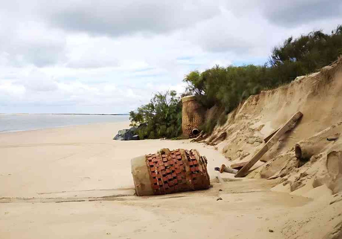 Restos del colector destruido en 2022