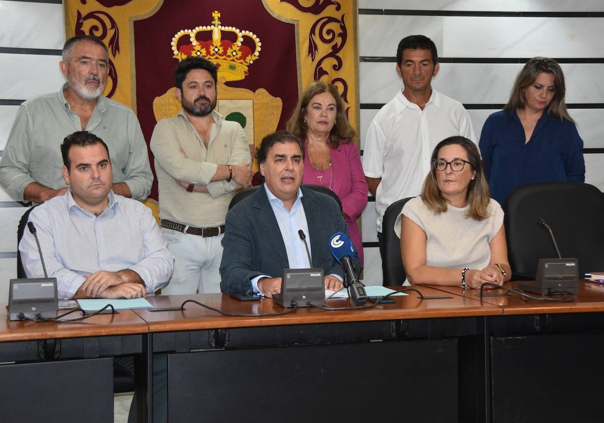El equipo de Gobierno de Punta Umbría ha comparecido este martes al completo