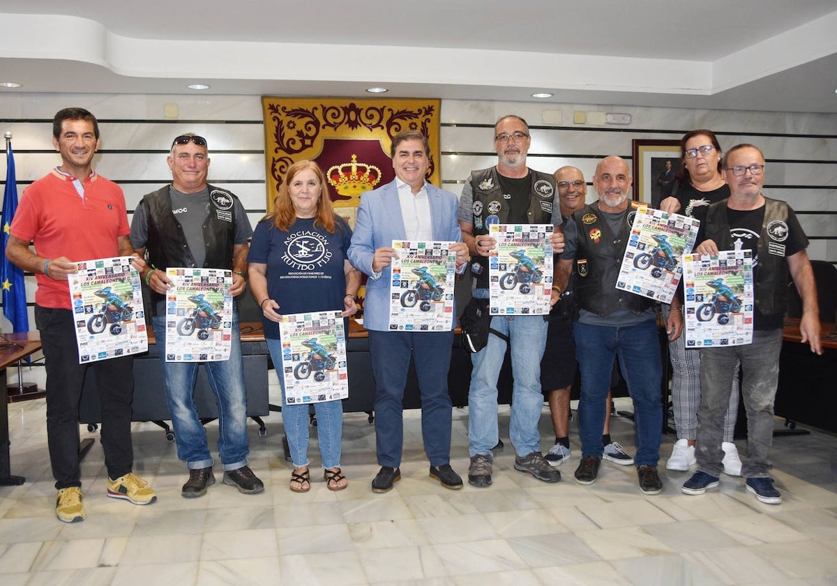 La presentación en el Ayuntamiento de Punta Umbría de la gran fiesta motera que tendrá lugar el domingo