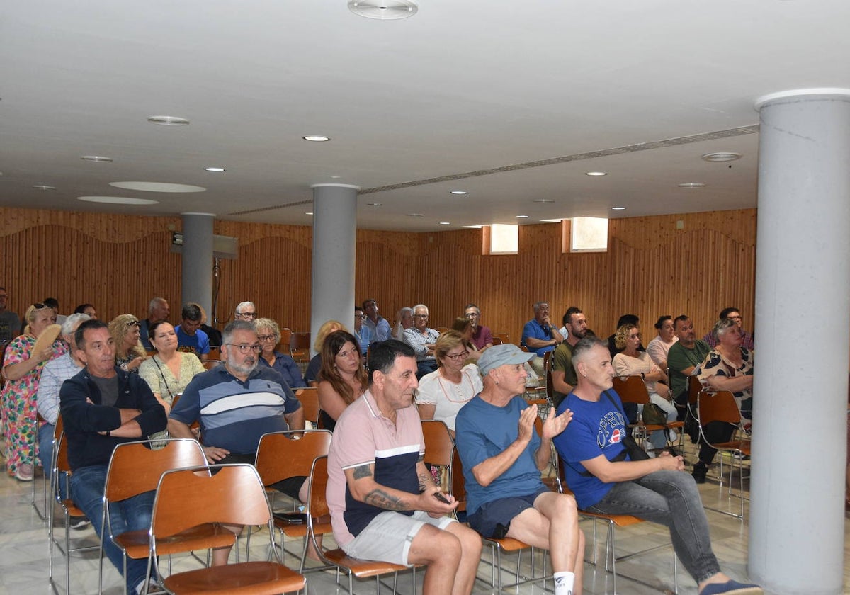 Vecinos en el pleno de Punta Umbría