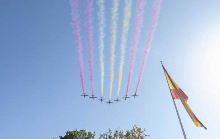 Exhibición aérea por el Día de la Hispanidad