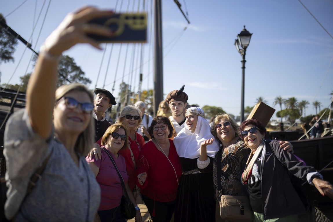 La jornada de puertas abiertas del Muelle de las Carabelas, en imágenes