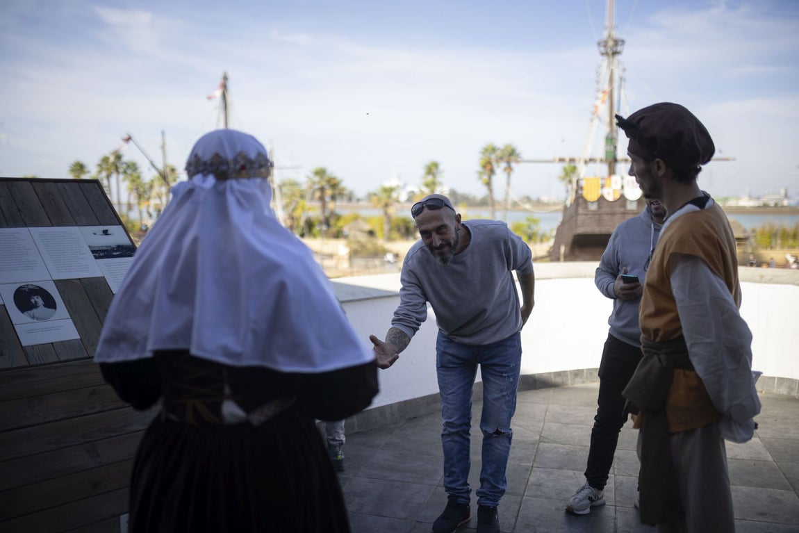 La jornada de puertas abiertas del Muelle de las Carabelas, en imágenes