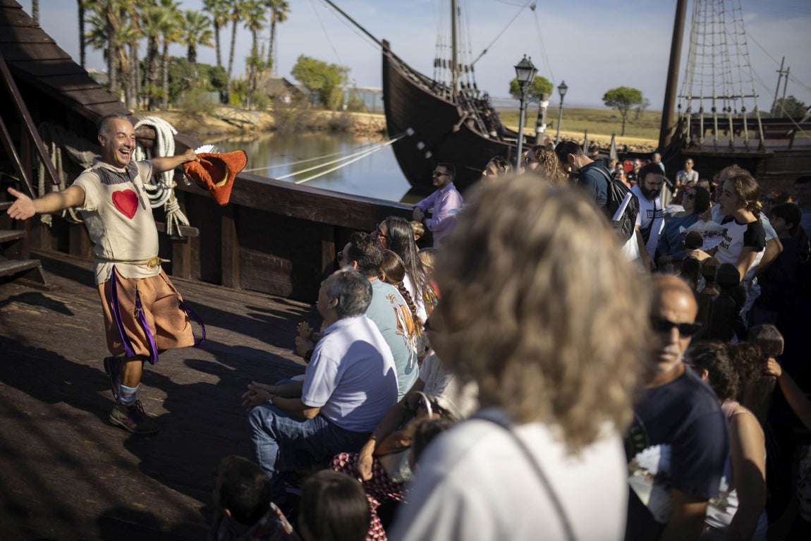 La jornada de puertas abiertas del Muelle de las Carabelas, en imágenes
