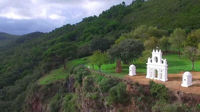 Esta es la ruta que conduce a una de las cascadas más bonitas y desconocidas de la Sierra de Huelva