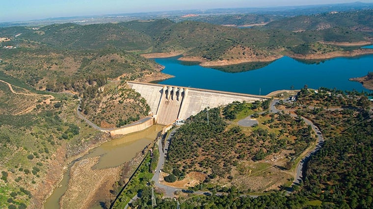 Panorámica aérea de la presa del Chanza