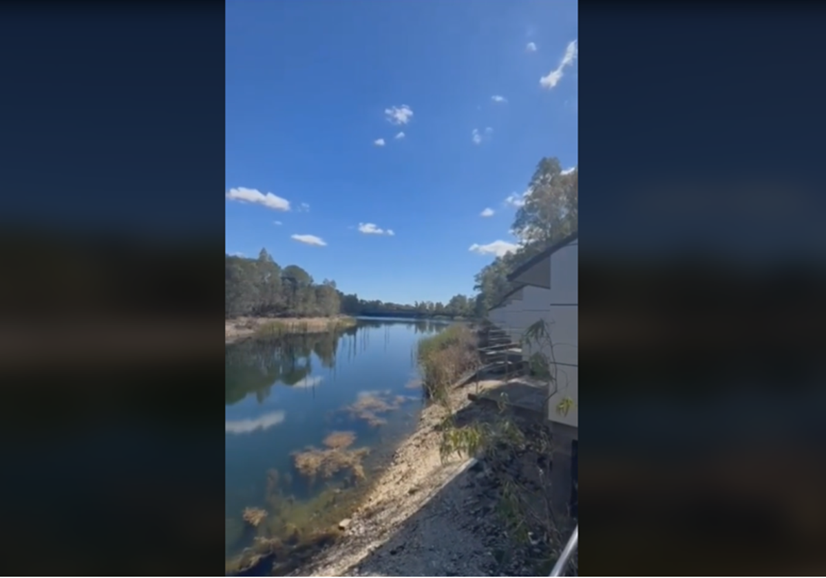 Así es el curioso lugar abandonado que se encuentra junto a un embalse de la provincia de Huelva