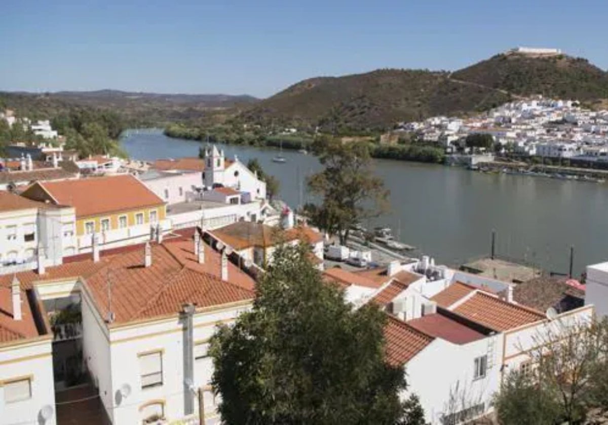 Vistas de Sanlúcar de Guadiana desde Alcoutim