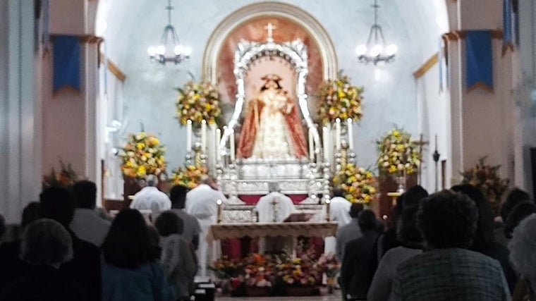 Interior de la ermita en una celebración del año pasado