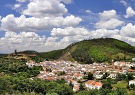 Sale a la venta una casa rural por menos de 70.000 euros en este pueblo de Huelva considerado como uno de los más bonitos de España