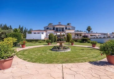 Sale a la venta un espectacular chalet en Huelva que parece una mansión de Hollywood: este es su precio